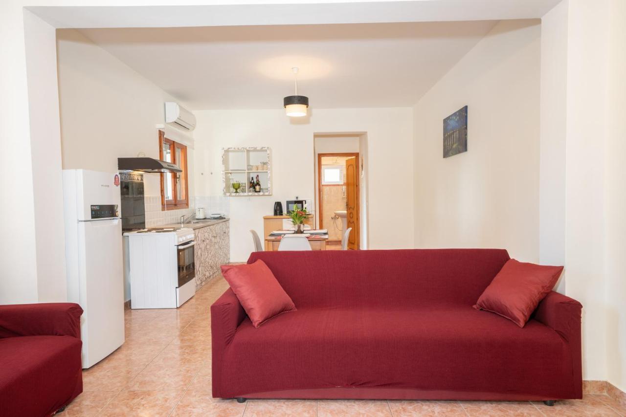 Afroditi Holiday Home - Yellow Apartment Svoronata Eksteriør bilde